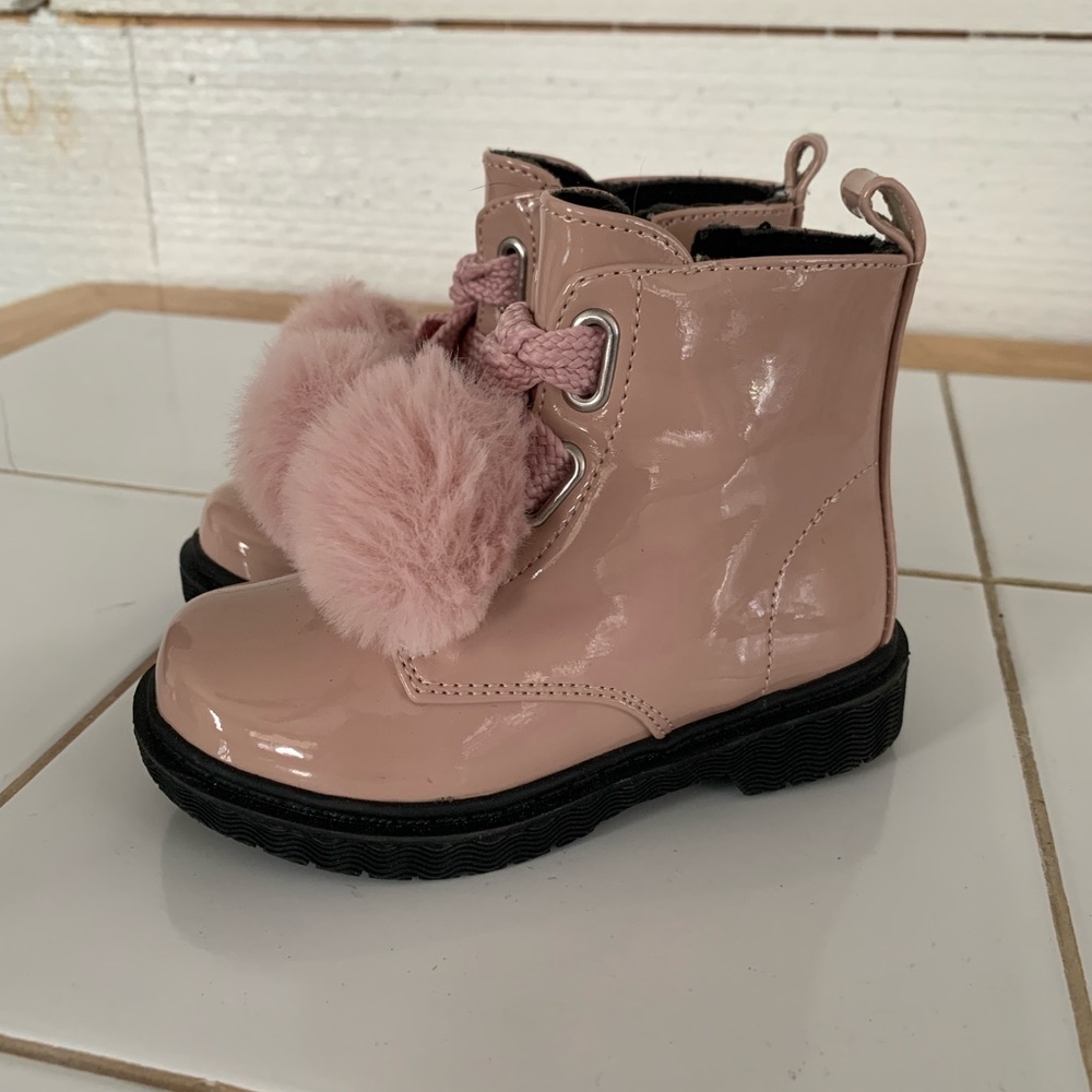 *NEW* Toddler Pink Patent Leather Boots with Pom Poms by Rachel Shoes.  Size 6.